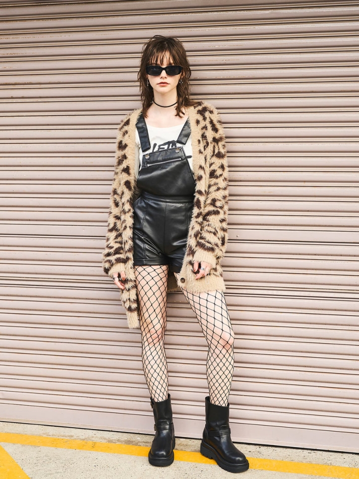 ソフトフェイクレザーサロペット